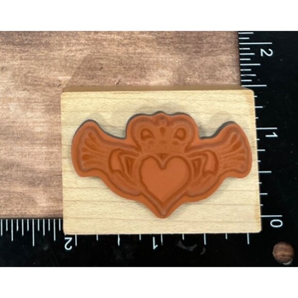 W. M. Rubber stamp D3353 Heart Wings Crown Fine Line Classics inkadinkadoo - Picture 2 of 5